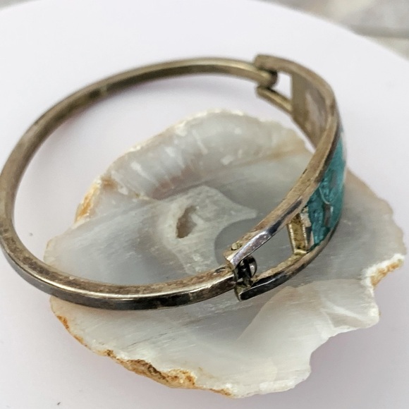 Taxco Sterling Silver Bracelet with Mother of Pearl and Crushed Malachite Inlay - Picture 5 of 9